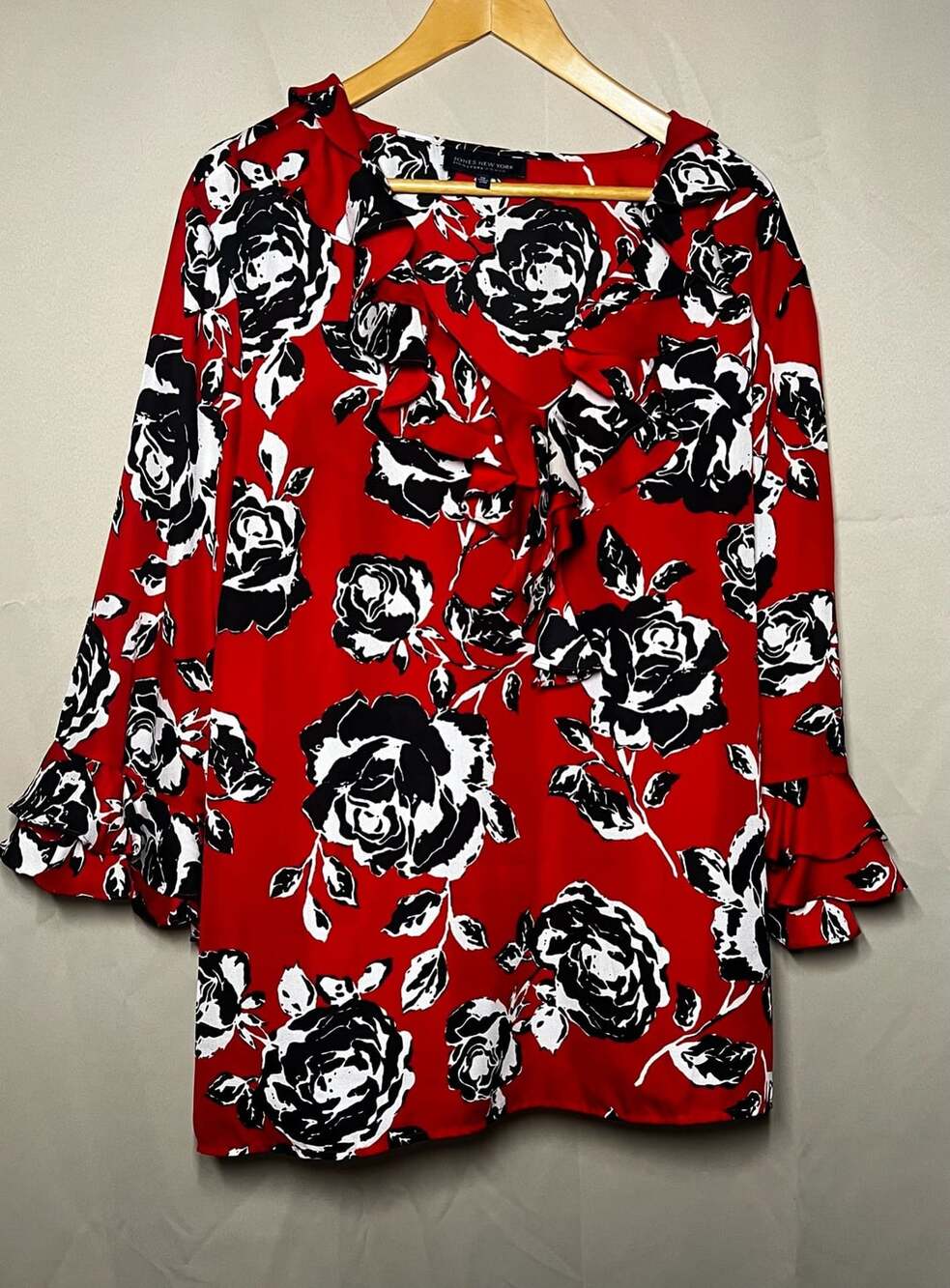 Jones New York Signature Woman Blouse Size 3X Red Black Floral Ruffle